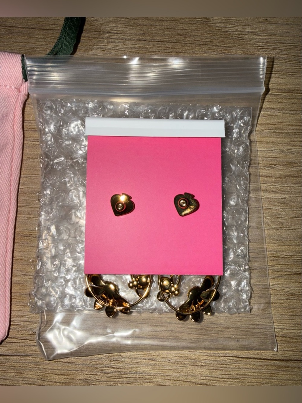 NWT KATE SPADE New York Daisies Gold & White Daisy & Bee Drop Earrings. - Picture 6 of 8